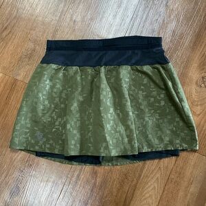 Salomon running skirt size small